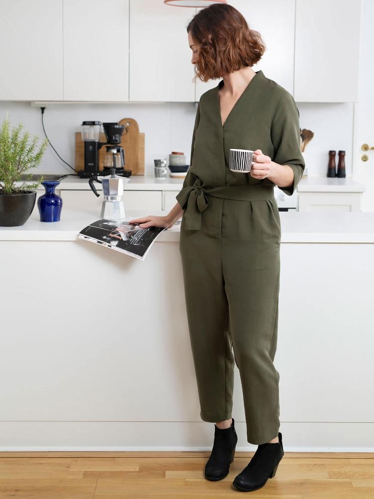 P302 V-Neck Jumpsuit